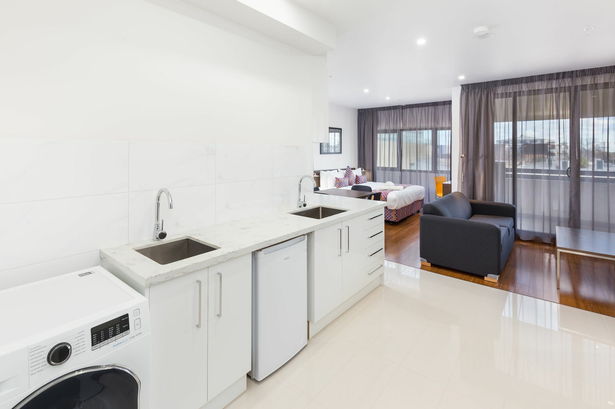 City Edge Dandenong Apartment Hotel Exterior photo